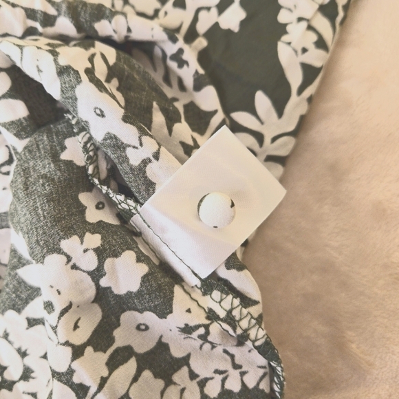 NWOT Fun2Fun V-Neck High/Low Pleated Top Dark Green/Cream Size XS - Picture 13 of 13